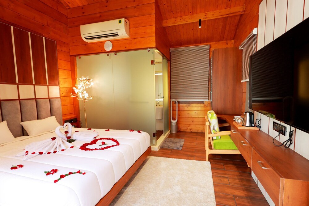 Wooden ECR Sea Resort 17/59