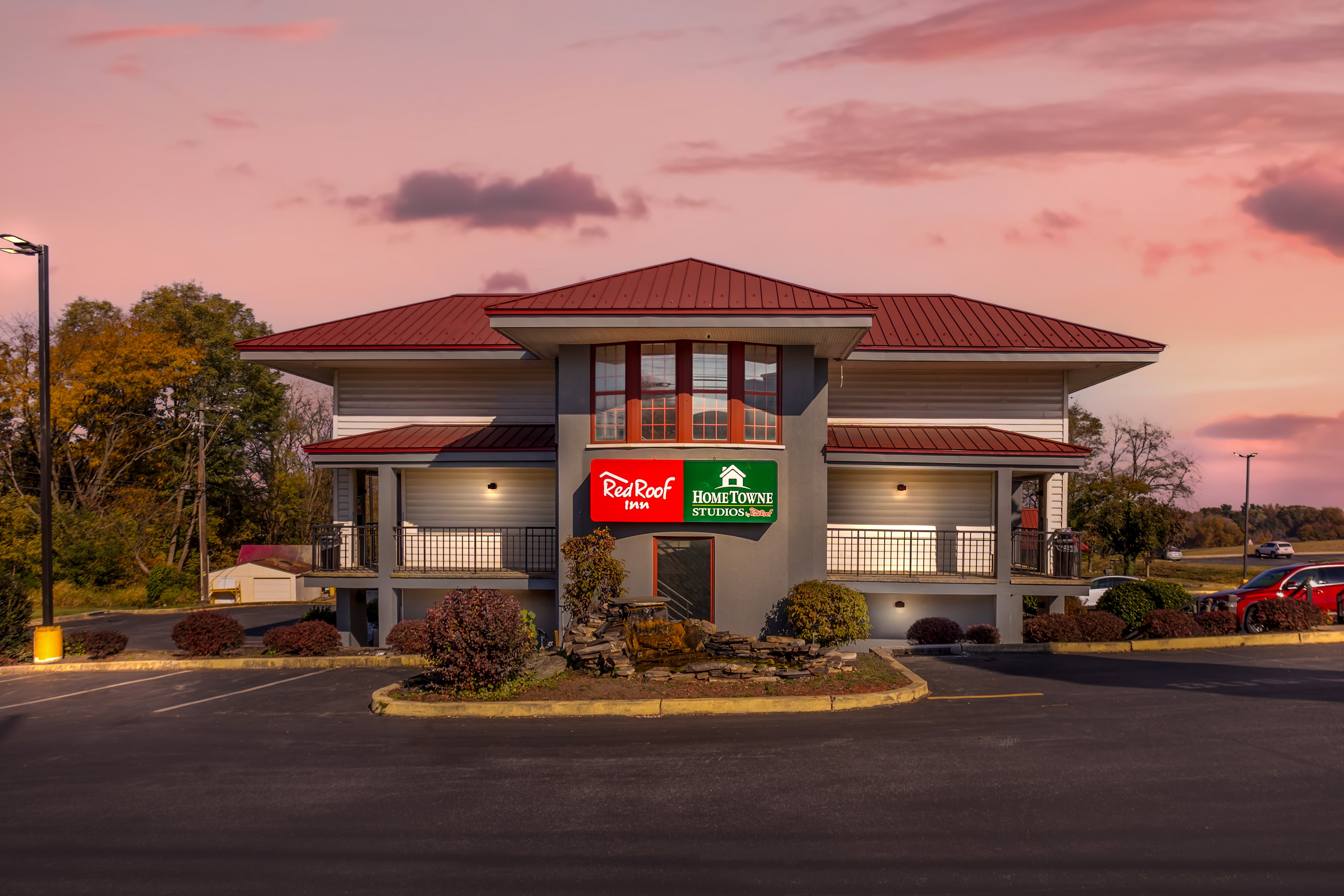 HomeTowne Studios by Red Roof Lancaster 1/17