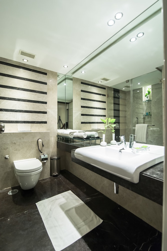 Halcyon Hotel Residences 18/55