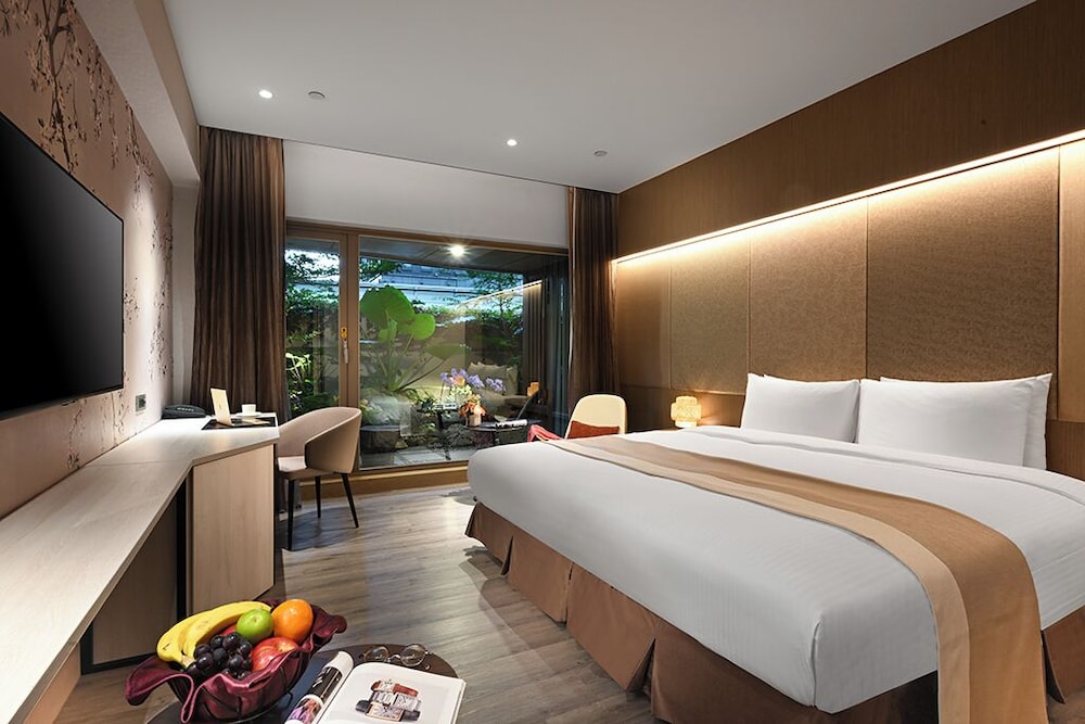 ROOM, BALCONY