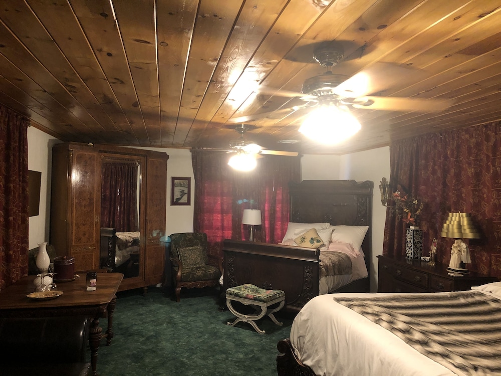 Echo Canyon Manor 11/76