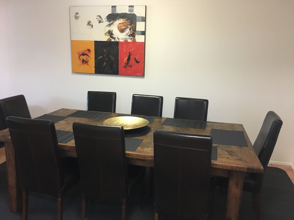 The Cosmopolitan Motel Serviced Apartments 33/48