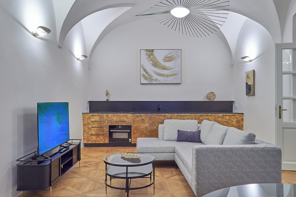U Tri Pstrosu Hotel 9/50