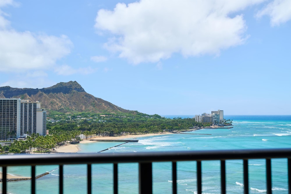 OUTRIGGER Waikiki Beach Resort 83/88