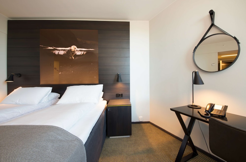 STANDARD, QUEEN BED