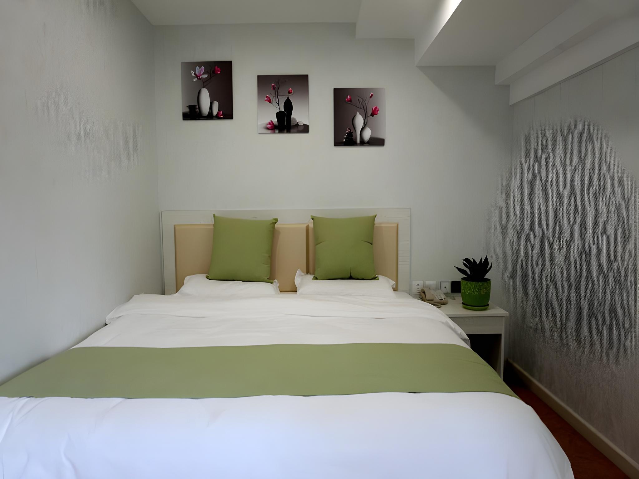Feature, King Bed, Queen Bed