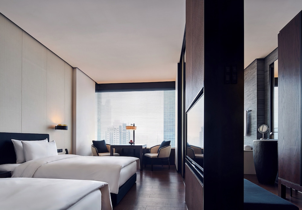 DELUXE, TWIN BEDS