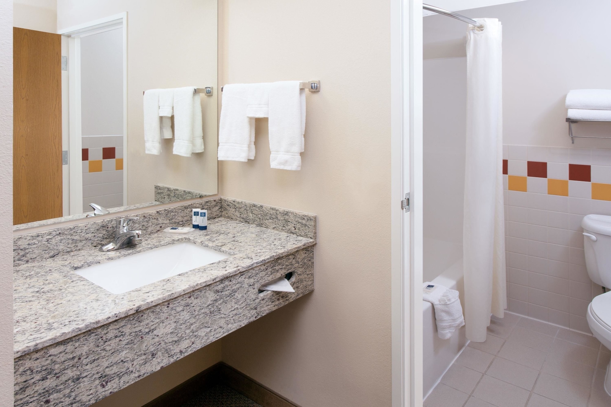 جناح بسرير كينج بغرفة نوم واحدة، Americinn By Wyndham Greenville 3/4