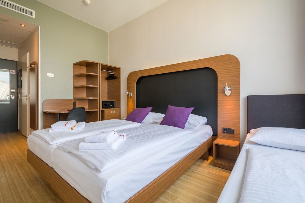 Aletto Kudamm Hotel Hostel 24/86