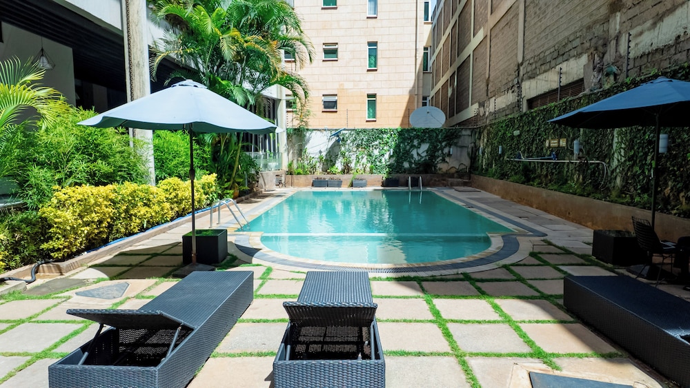 Royal Tulip Canaan Hotel 76/80
