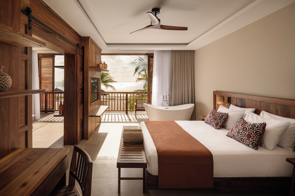 Royal, Suite, 2 King Beds, Ocean Front