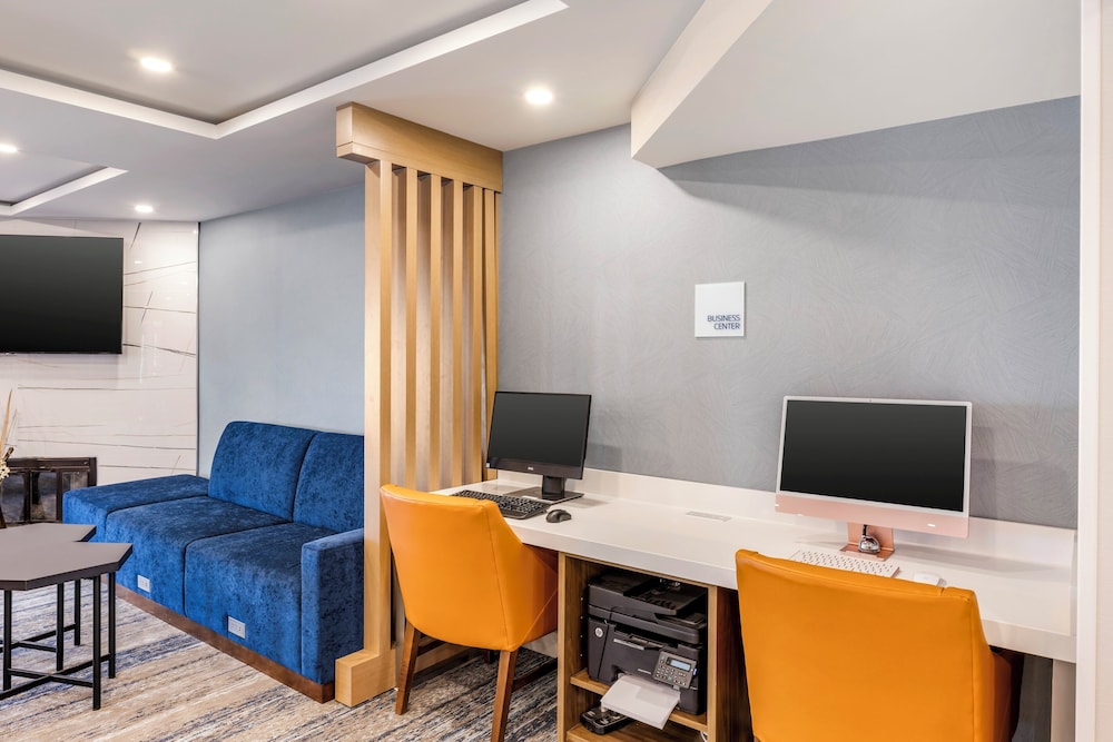 Holiday Inn Express Chicago Downers Grove 61/74