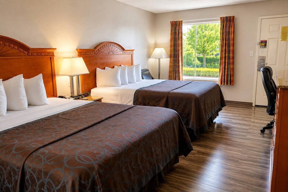 غرفة قياسية بسريرين كوين، Days Inn by Wyndham Apple Valley Pigeon Forge/Sevierville 2/10