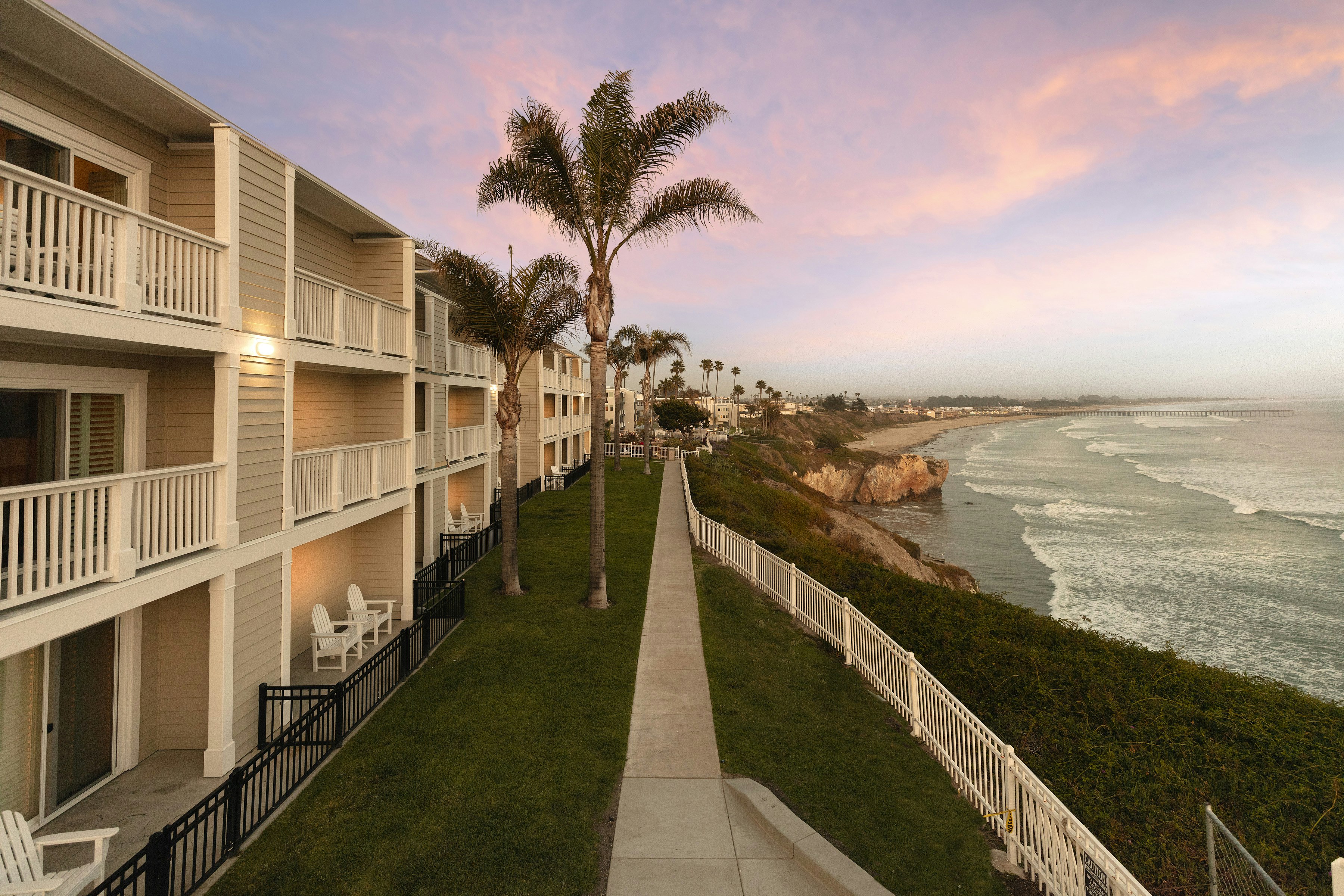 Pismo Lighthouse Suites 17/25