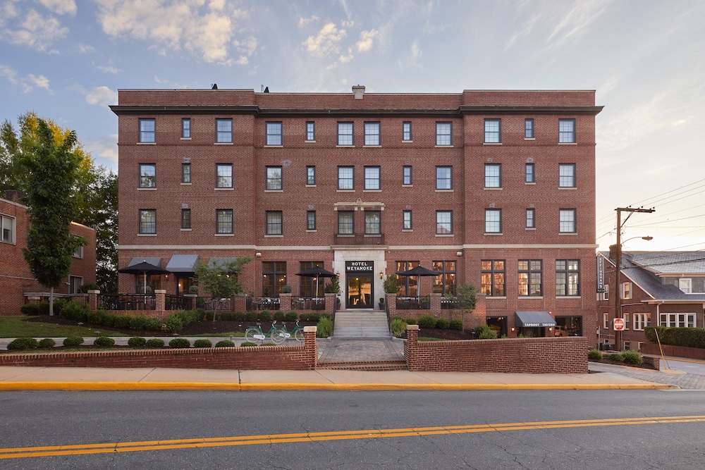 Hotel Weyanoke 2/61