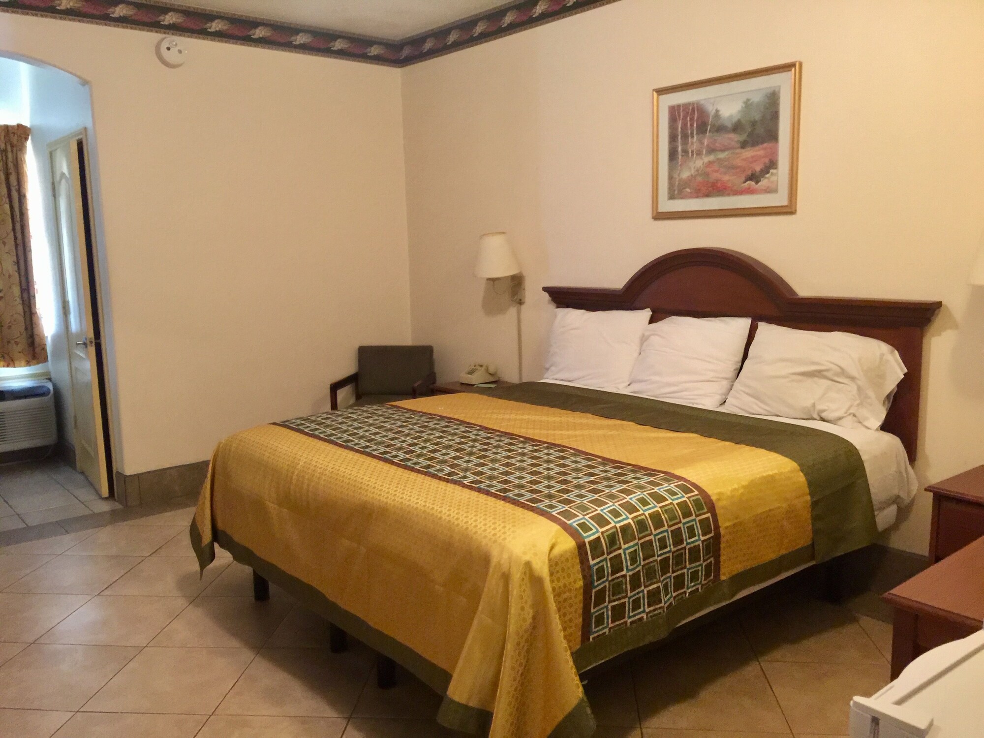 2 Rooms, Business, Suite, King Bed, Pool Side