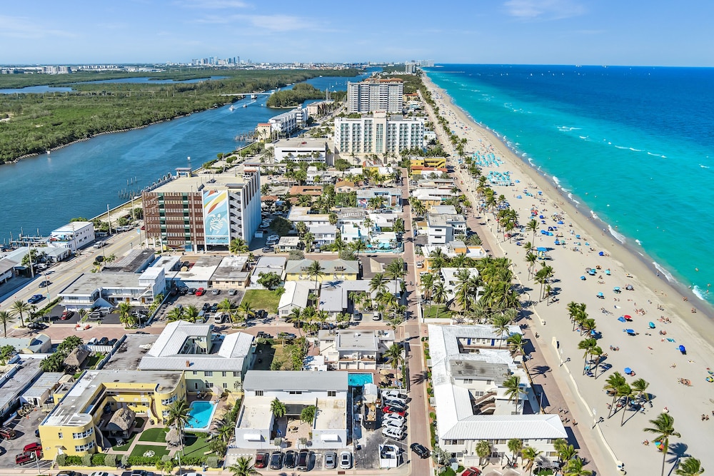 Hollywood Beach Flamingo 35/37