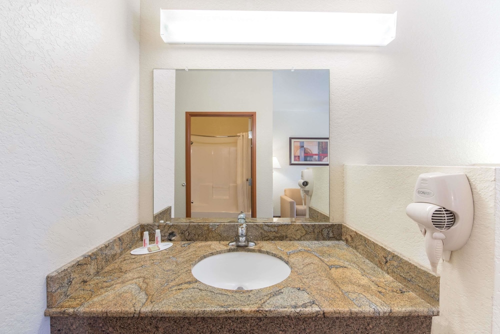 Super 8 By Wyndham Abilene South 8/22
