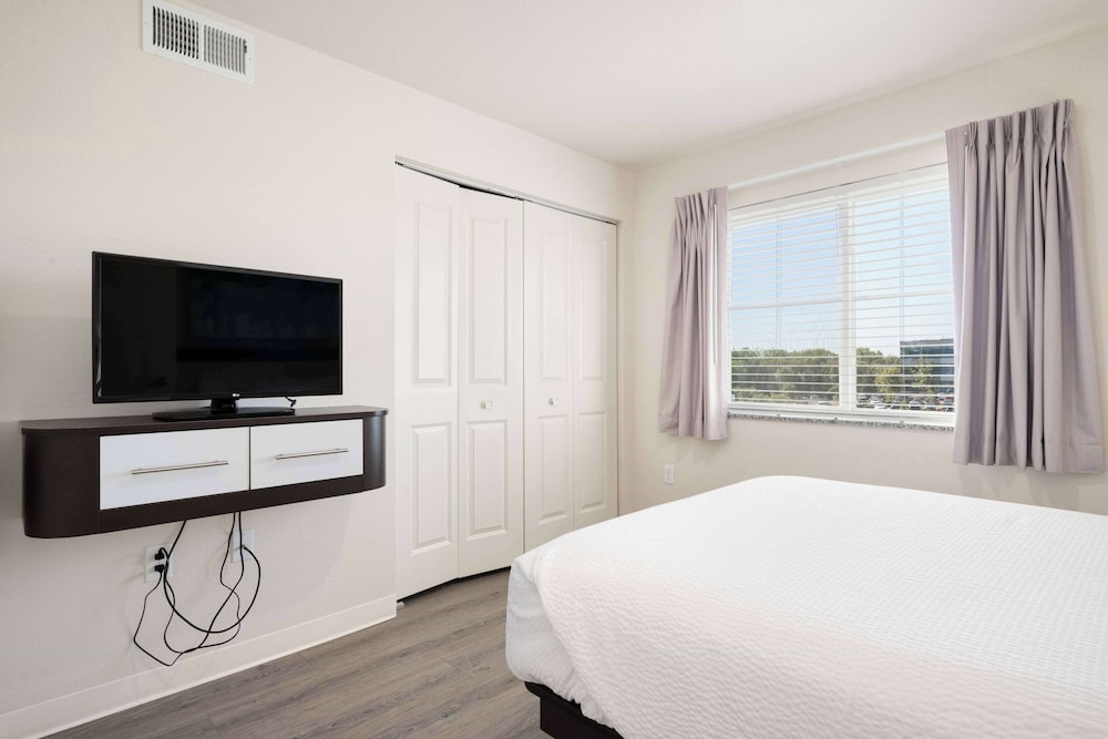 WaterWalk Extended Stay by Wyndham Minneapolis - Plymouth 15/62