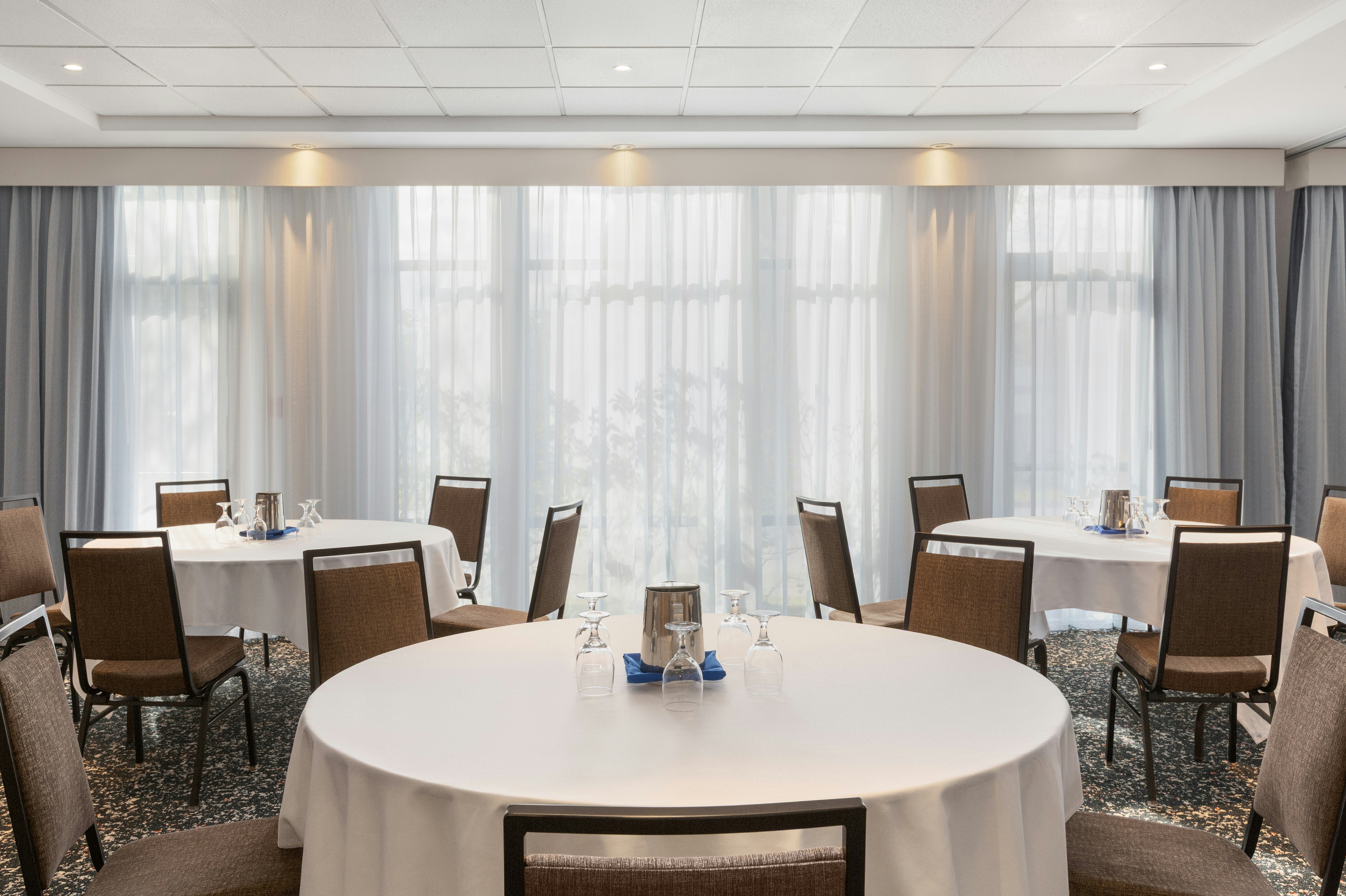 Hampton Inn and Suites by Hilton Langley Surrey 64/72