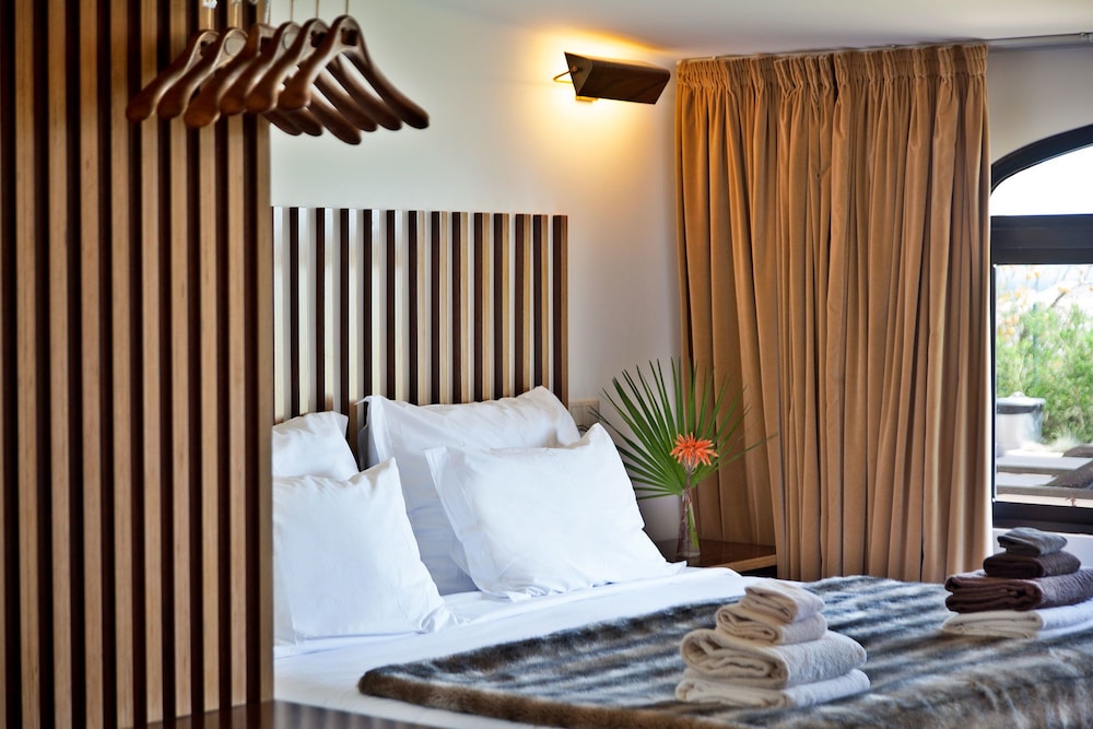 ROOM, DOUBLE BED