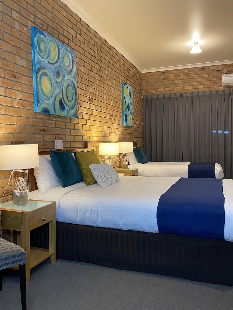 Coastal Waters Motor Inn 22/73