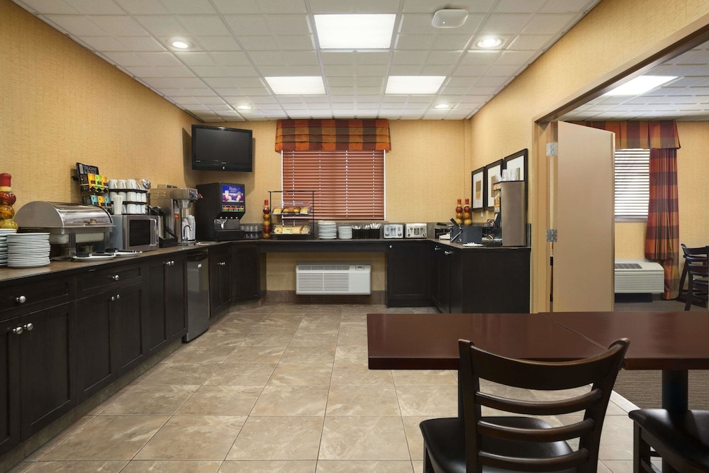 Ramada By Wyndham Surrey/Langley 5/47