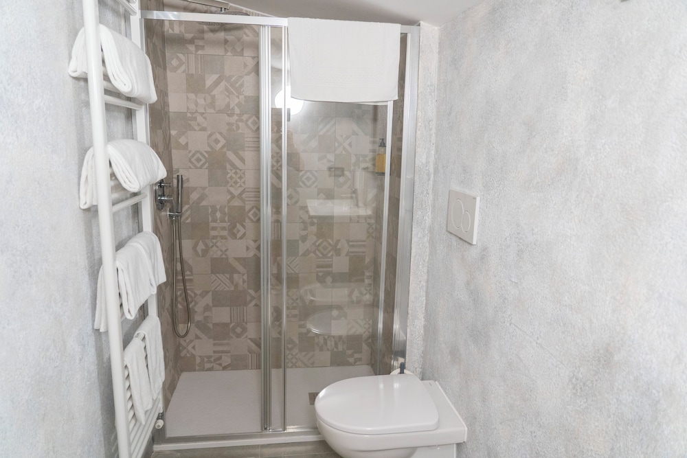 ALBERGO DELLA POSTA 52/53