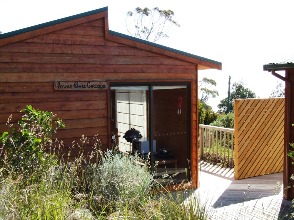 Bruny Island Escapes 8/69