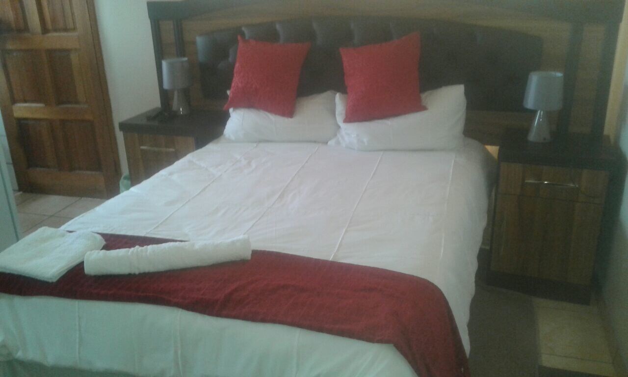 Standard, Double Bed, Garden View, Shared Bathroom