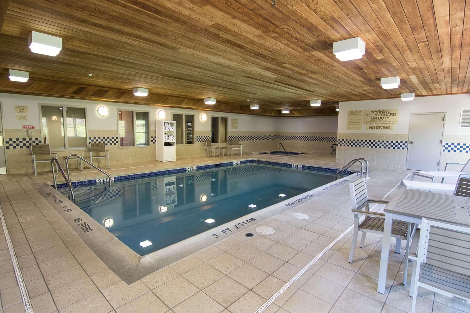 Country Inn Suites By Radisson Lehighton Jim Thorpe Pa 18/34