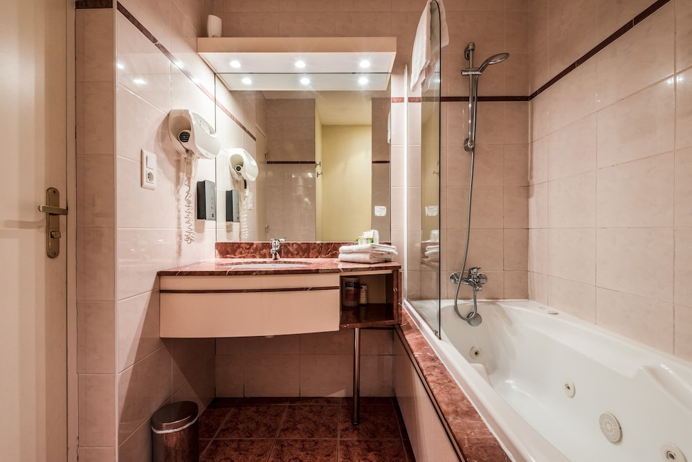 Logis Hotel L'Abreuvoir 50/50