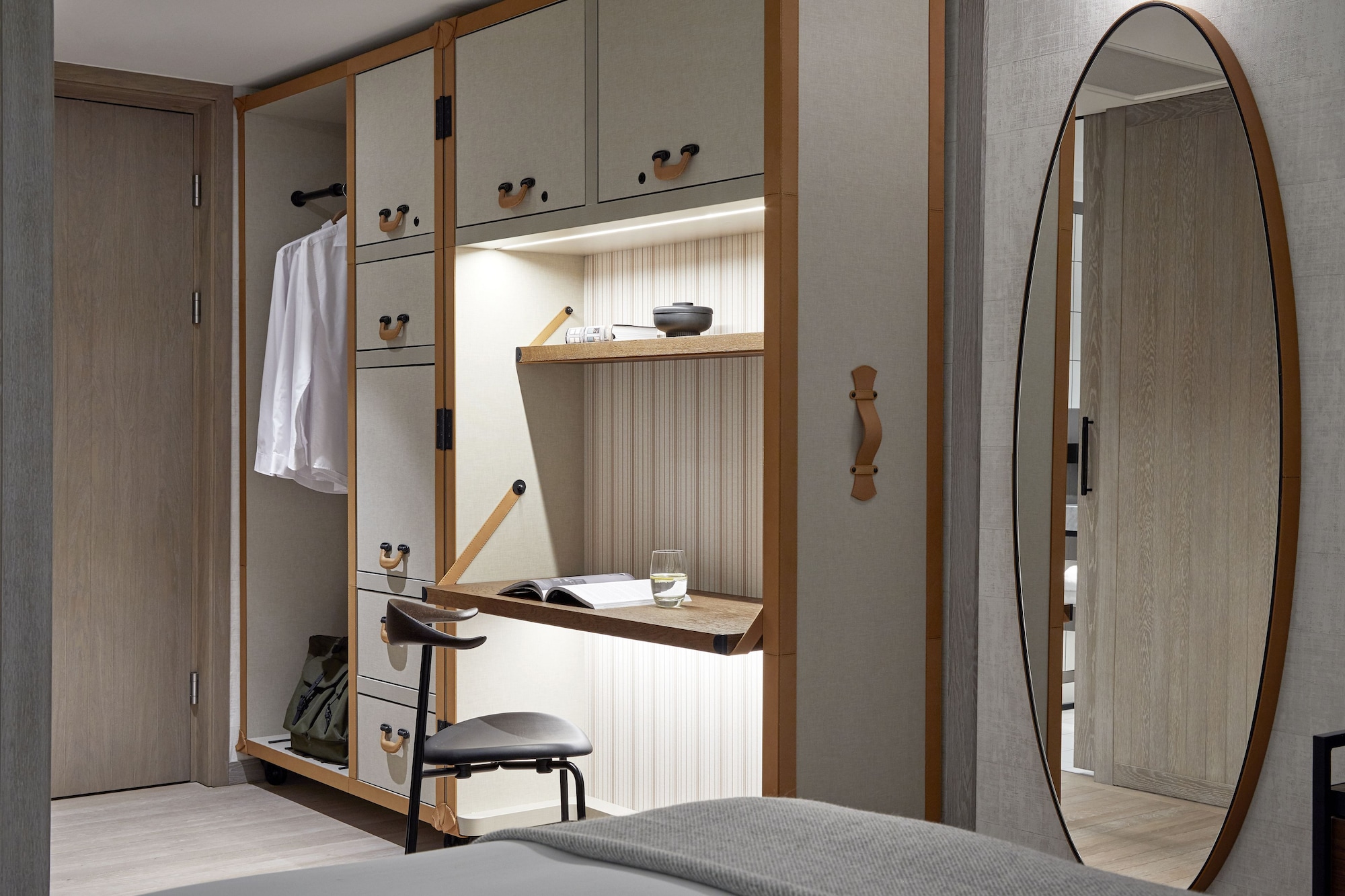 PLUS, CLASSIC, QUEEN BED