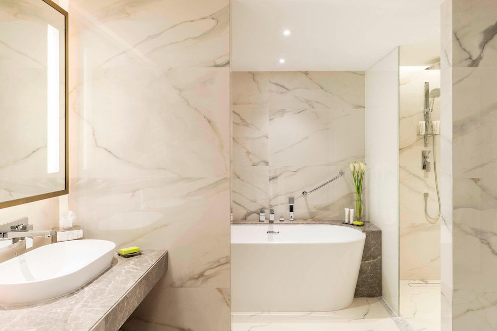 1 Bedroom, Deluxe, Suite, Le Meridien Dubai Hotel and Conference Centre 4/5