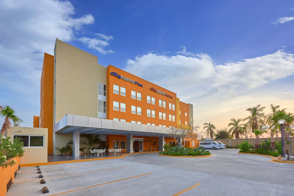 City Express Plus by Marriott Cabo San Lucas 6/69