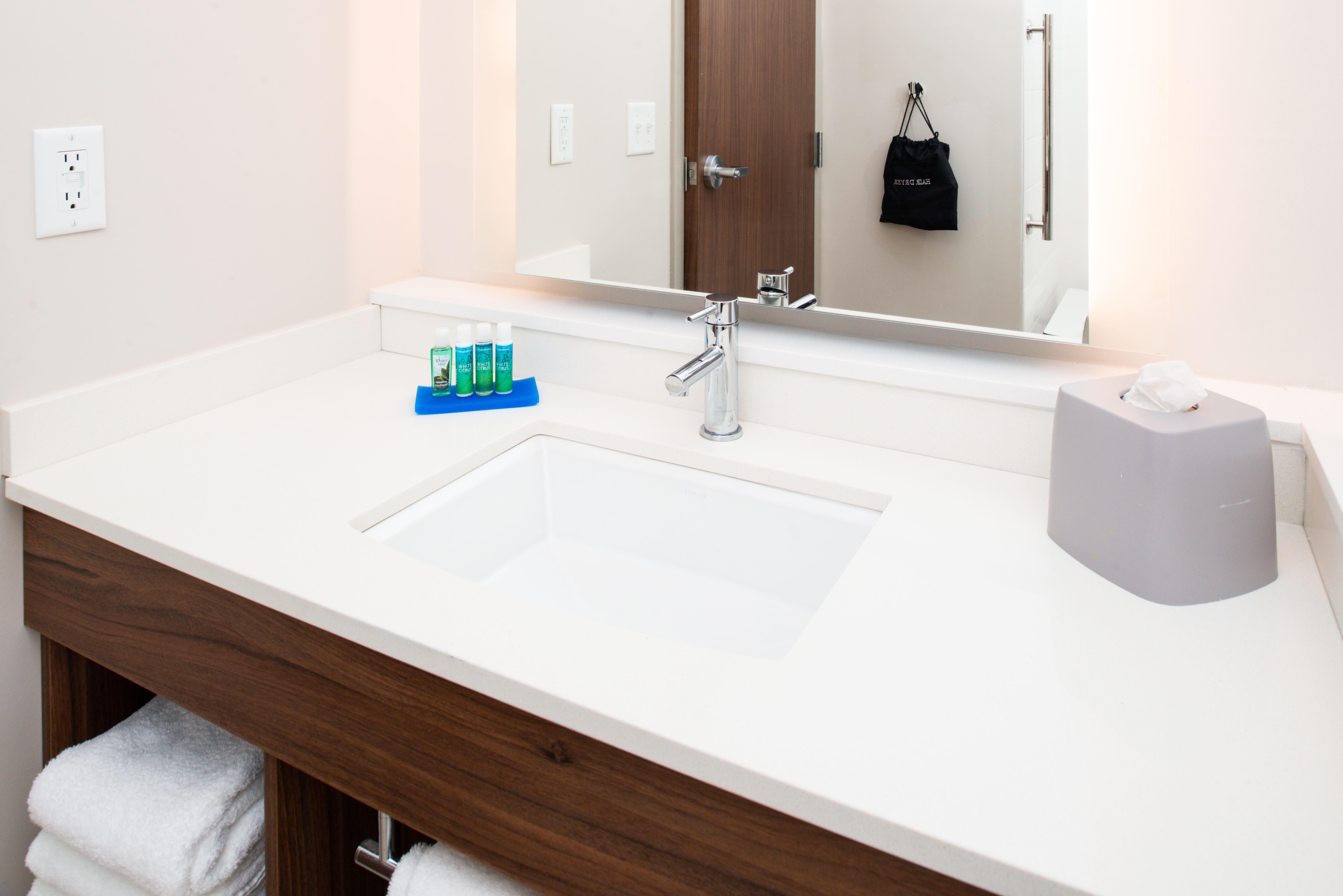 غرفة بسريرين كوين لذوي الإعاقة، Holiday Inn Express And Suites Ottumwa 4/8