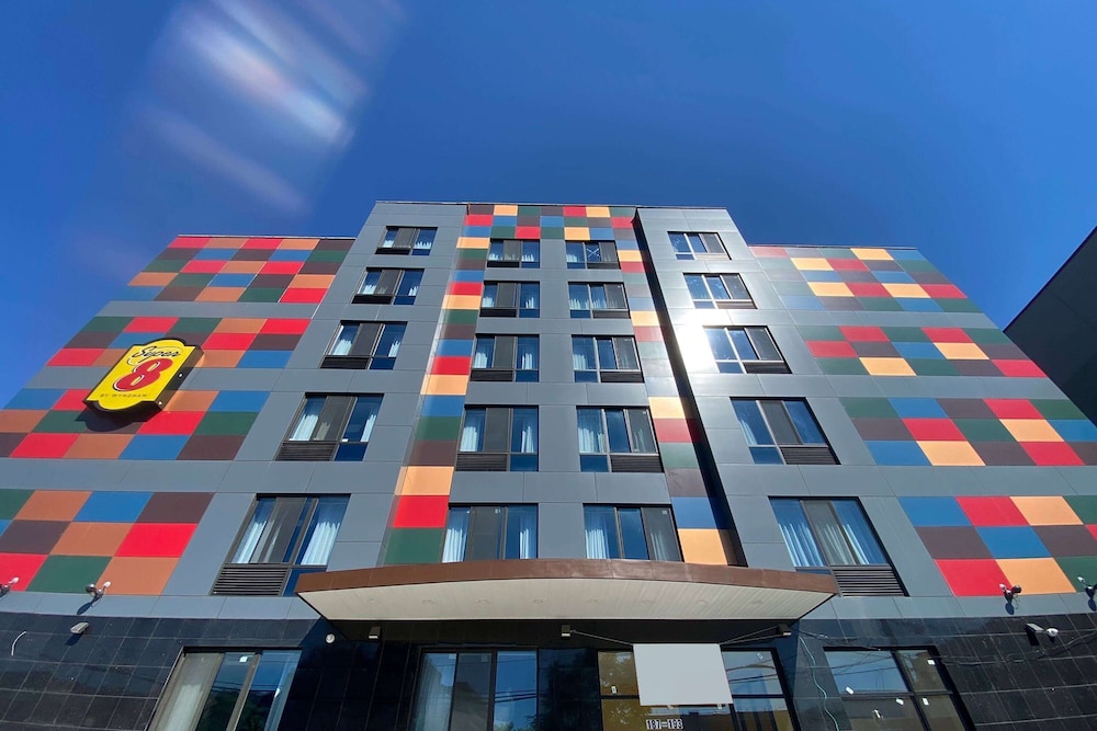 Super 8 by Wyndham Brooklyn Williamsburg image