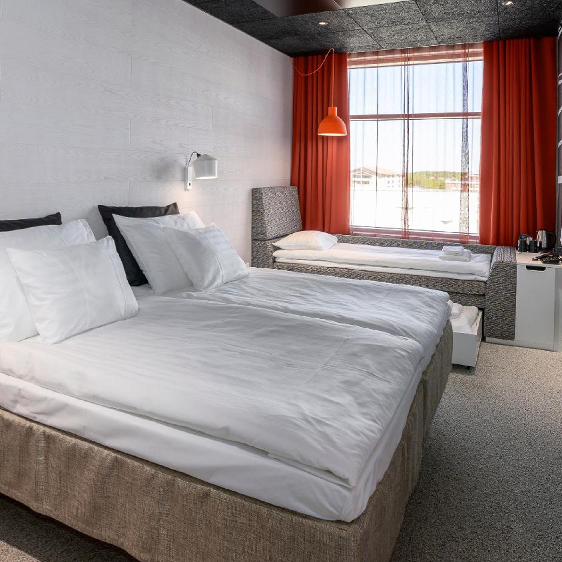 Standard, Twin Beds, Sofa