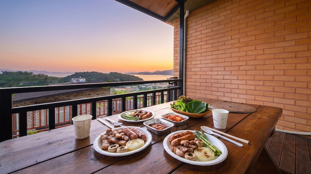 Yeosu Hwangto Pension 35/50