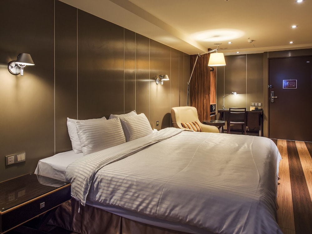 ELITE, DOUBLE BED, HIGH FLOOR