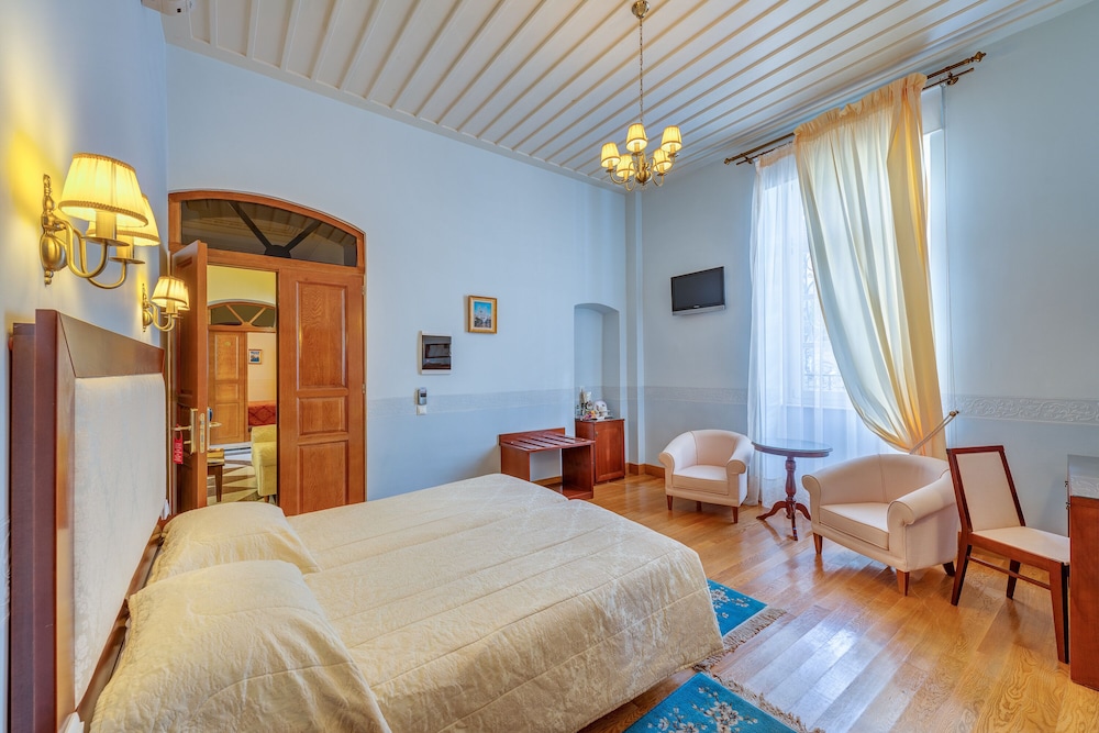 DELUXE, DOUBLE BED, GROUND FLOOR
