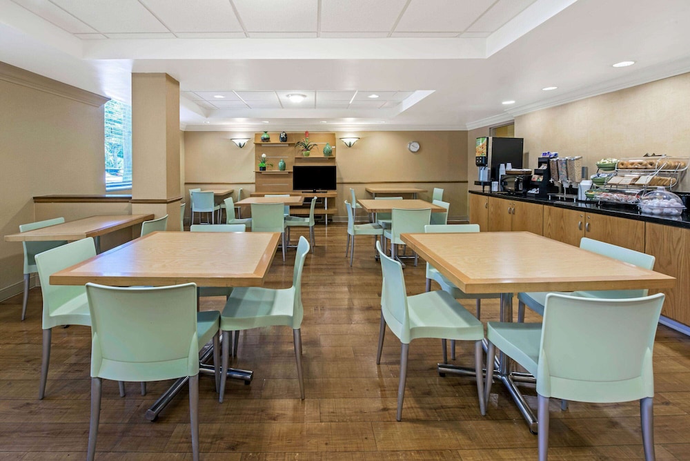 La Quinta Inn Suites By Wyndham West Palm Beach Airport 40/50