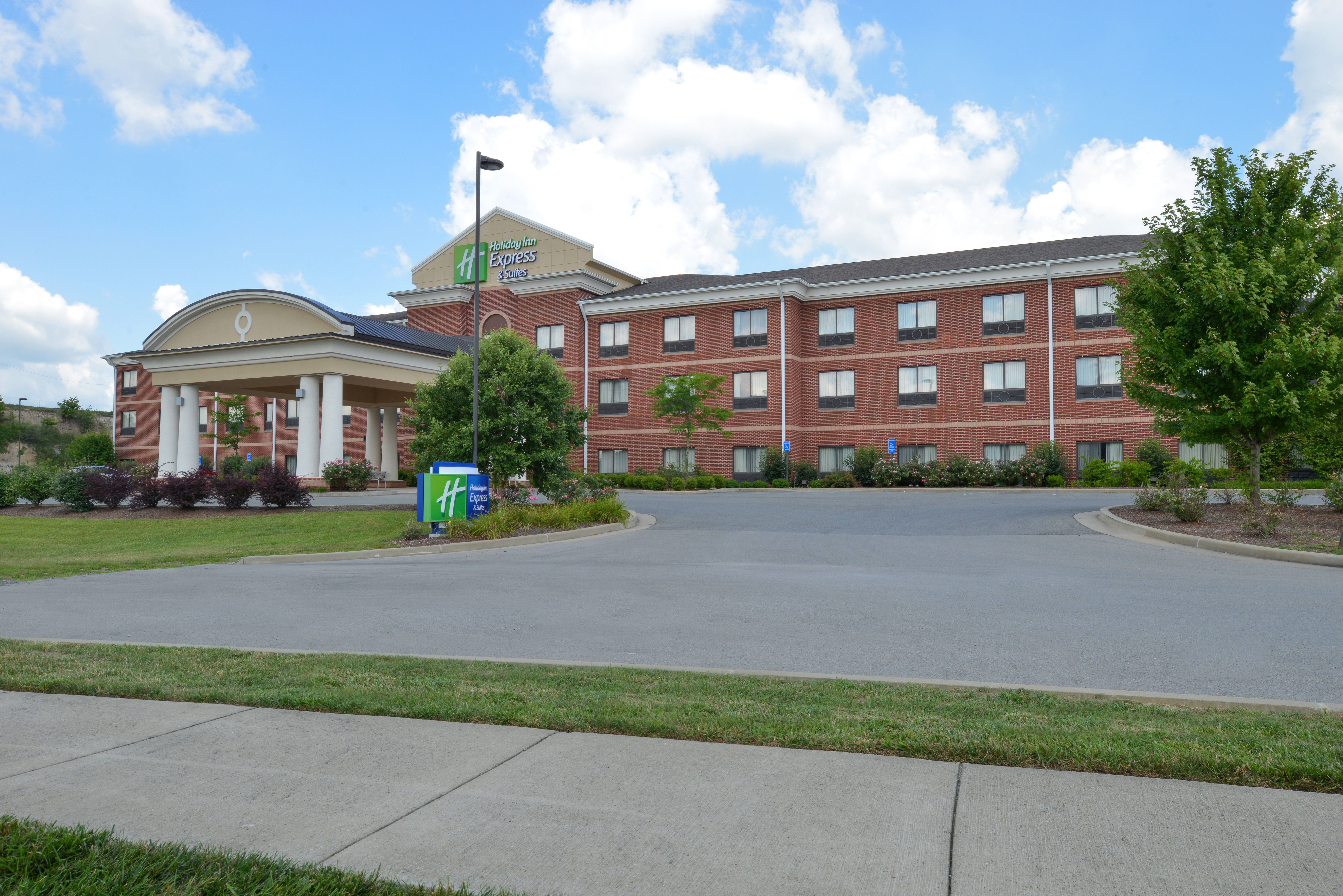Holiday Inn Express Hotel And Suites Bridgeport 48/50