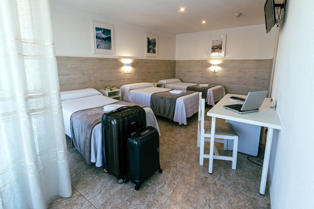 Hostal Gran Via 24/40