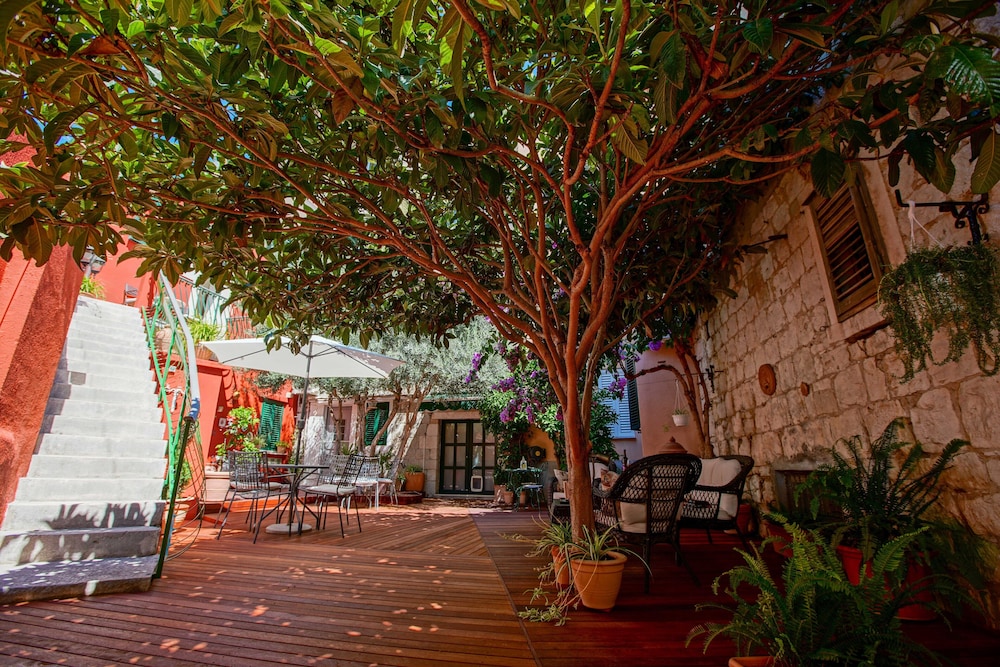 Boutique Guest Accommodation Zephyrus 68/80