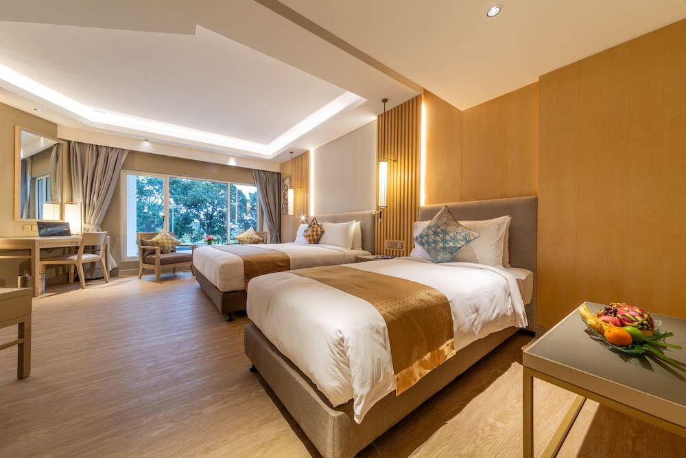 1 BEDROOM, JUNIOR, STUDIO