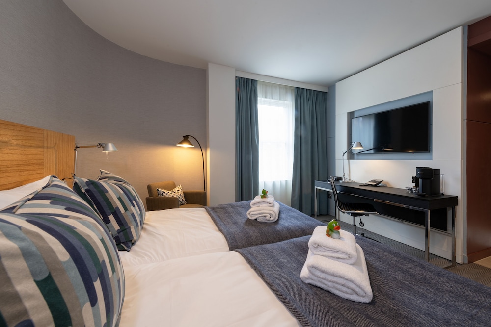 Room, Twin Beds, Castle View