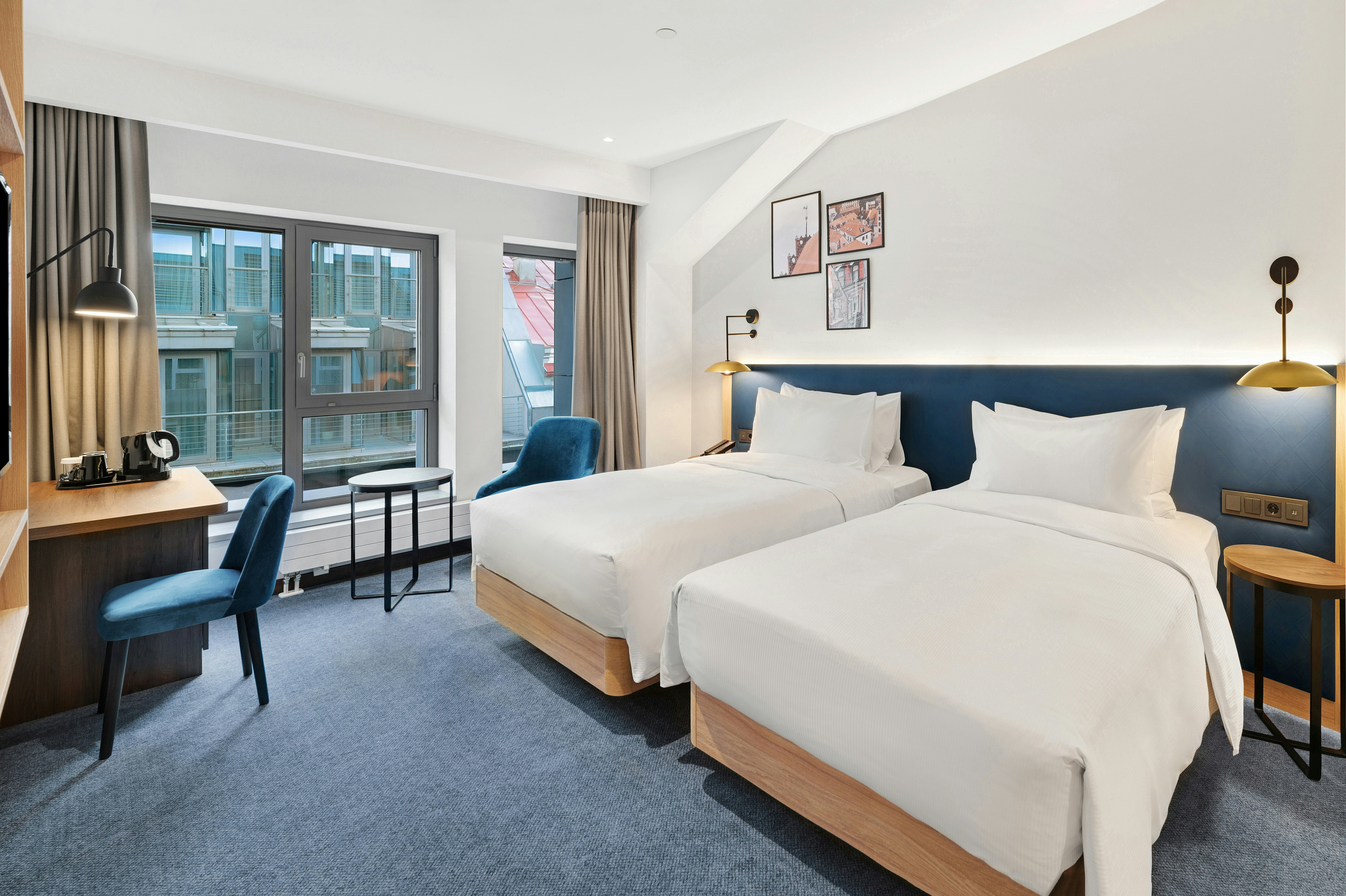 ROOM, TWIN BEDS