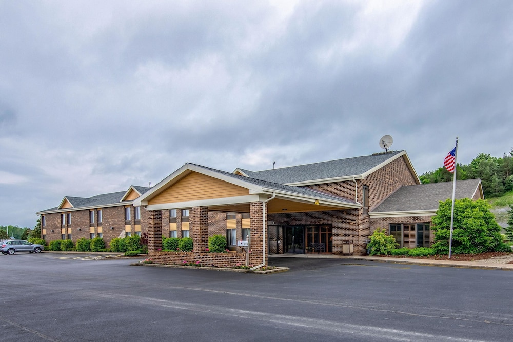 Quality Inn Tully I-81 5/61