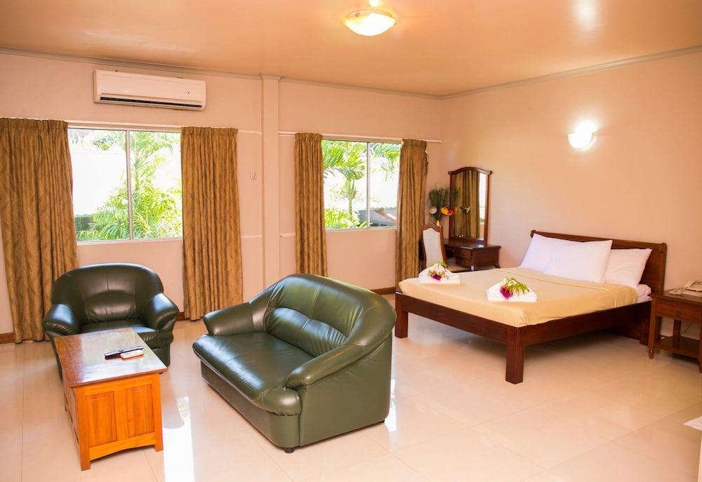 The Hideaway Hotel 34/39